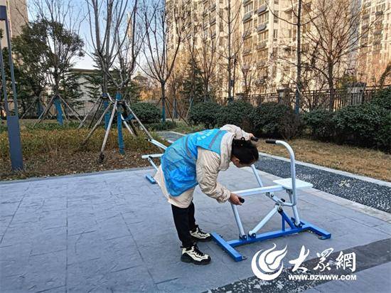 濟寧高新區(qū)接莊街道開展健身器材安全排查工作:健身器材
