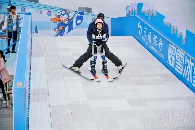 跳繩機(jī)、滑雪機(jī)等小型健身器材銷售增長(zhǎng)迅速<strong></p>
<p>健身器材
</strong>，《2024年體育消費(fèi)報(bào)告》出爐:健身器材
