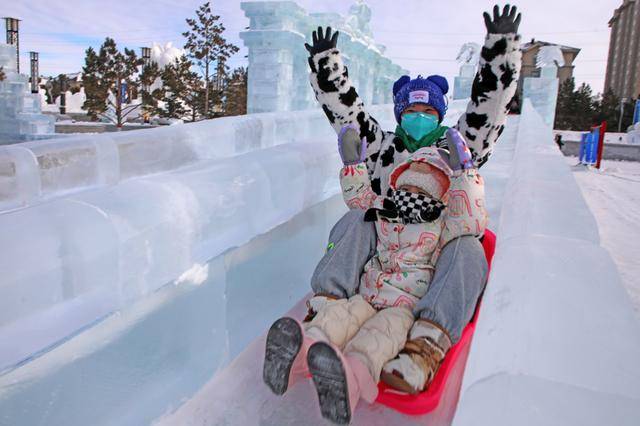 跳繩機(jī)、滑雪機(jī)等小型健身器材銷售增長(zhǎng)迅速<strong></p>
<p>健身器材
</strong>，《2024年體育消費(fèi)報(bào)告》出爐:健身器材
